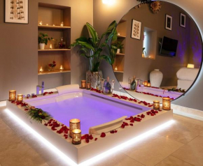 Aix chambre romantique, VRAI JACCUZZI 2 PERSONNES